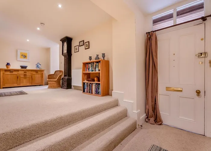 2 Bed In Oc-t35182 *